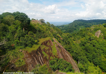 By Rail: Jomblang Cave and Nglanggeran Volcano Short Trekking from Jakarta