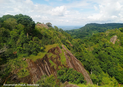 By Rail: Jomblang Cave and Nglanggeran Volcano Short Trekking from Jakarta