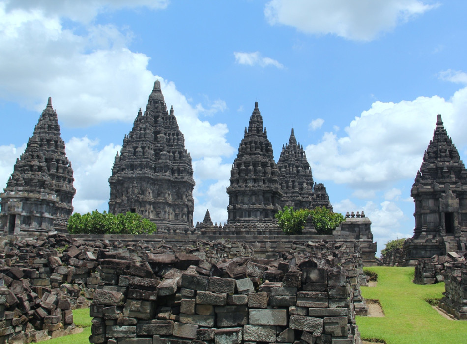 From Cikarang by Train : 3D2N Borobudur Sunrise and Prambanan Tours with Japanese Speaking Guide