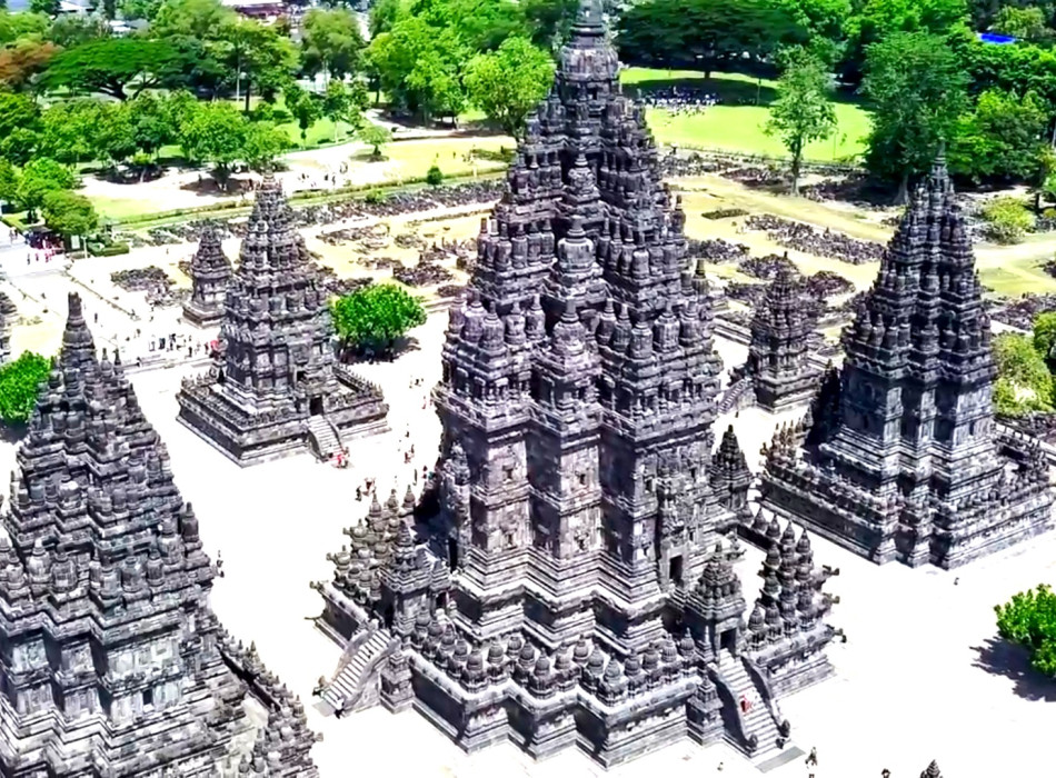 From Cikarang by Train : 3D2N Borobudur Sunrise and Prambanan Tours with Japanese Speaking Guide