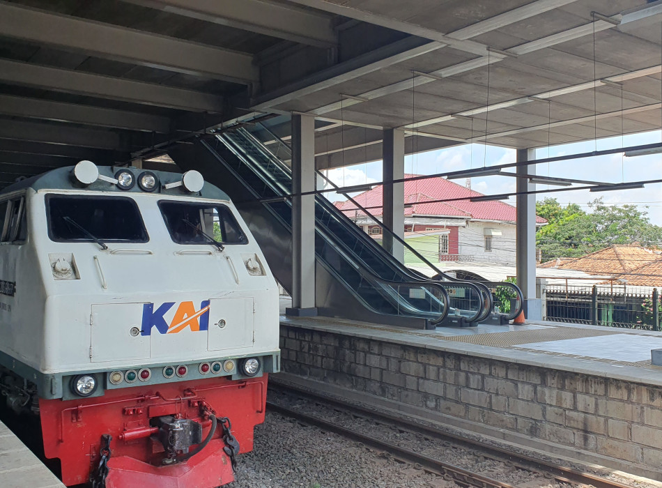 From Cikarang by Train : 3D2N Borobudur Sunrise and Prambanan Tours with Japanese Speaking Guide